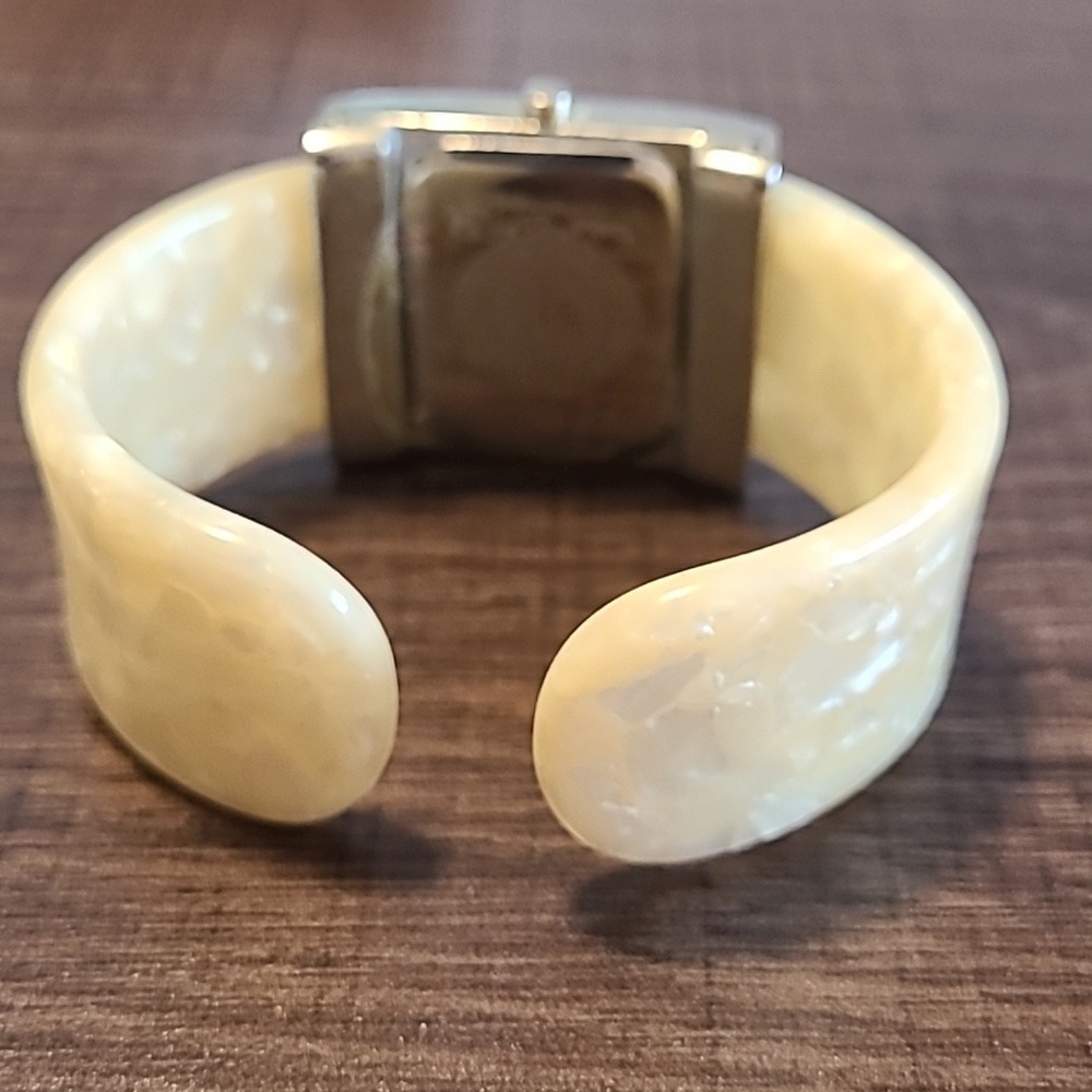 Denacci Watch Ladies Ivory Band Pre-Owned Work Travel Casual School Vintage - Picture 4 of 14